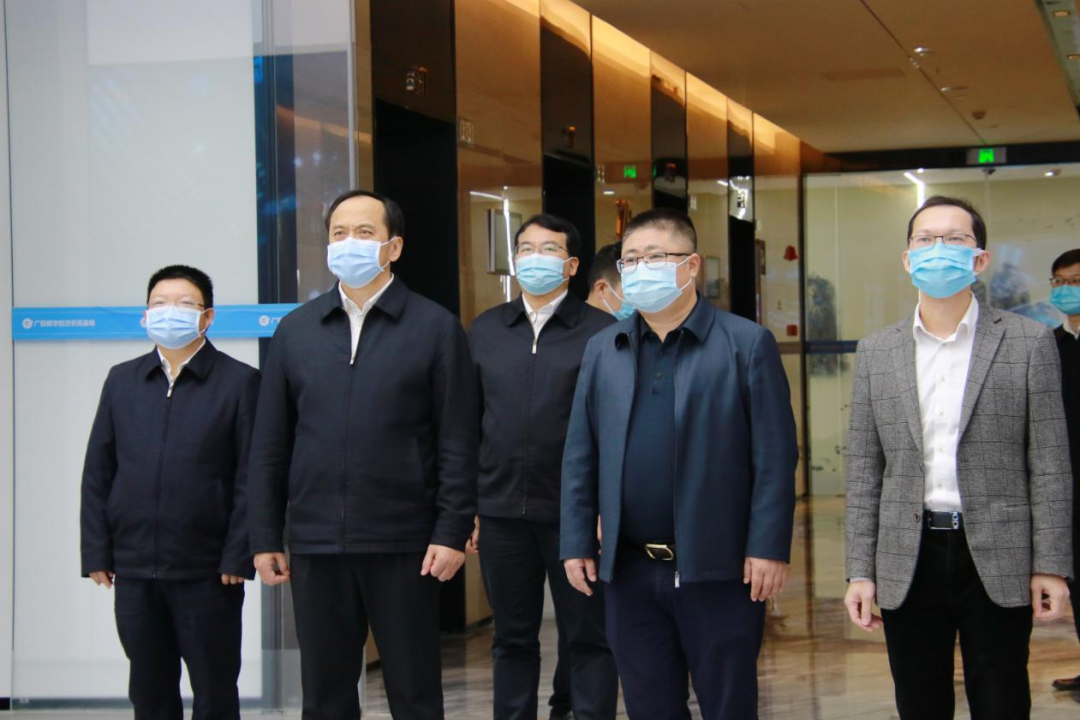 自治区副主席许显辉到集团888集团调研