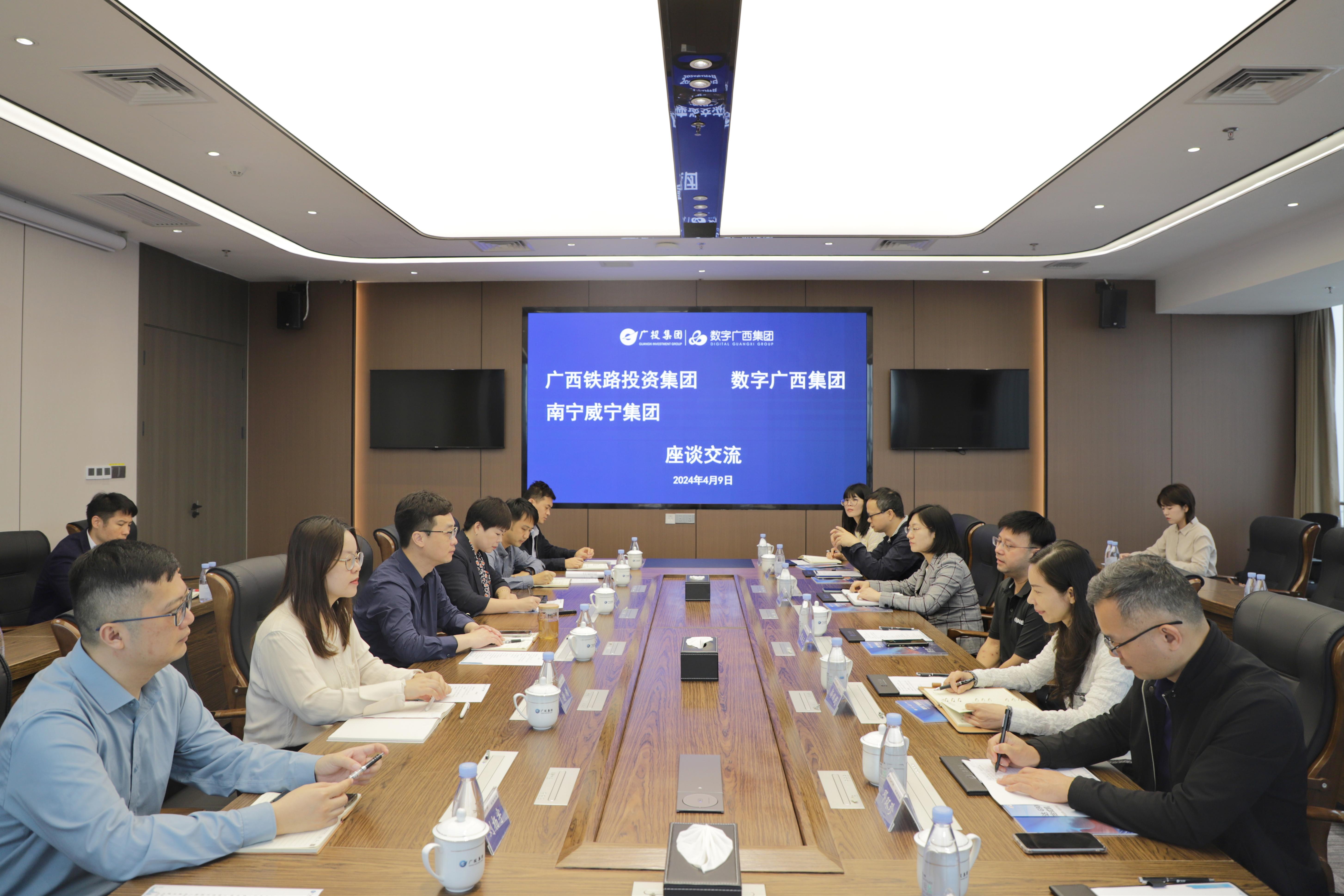 广西铁路投资集团、嘉峪关威宁集团到集团888集团参观合作互换
