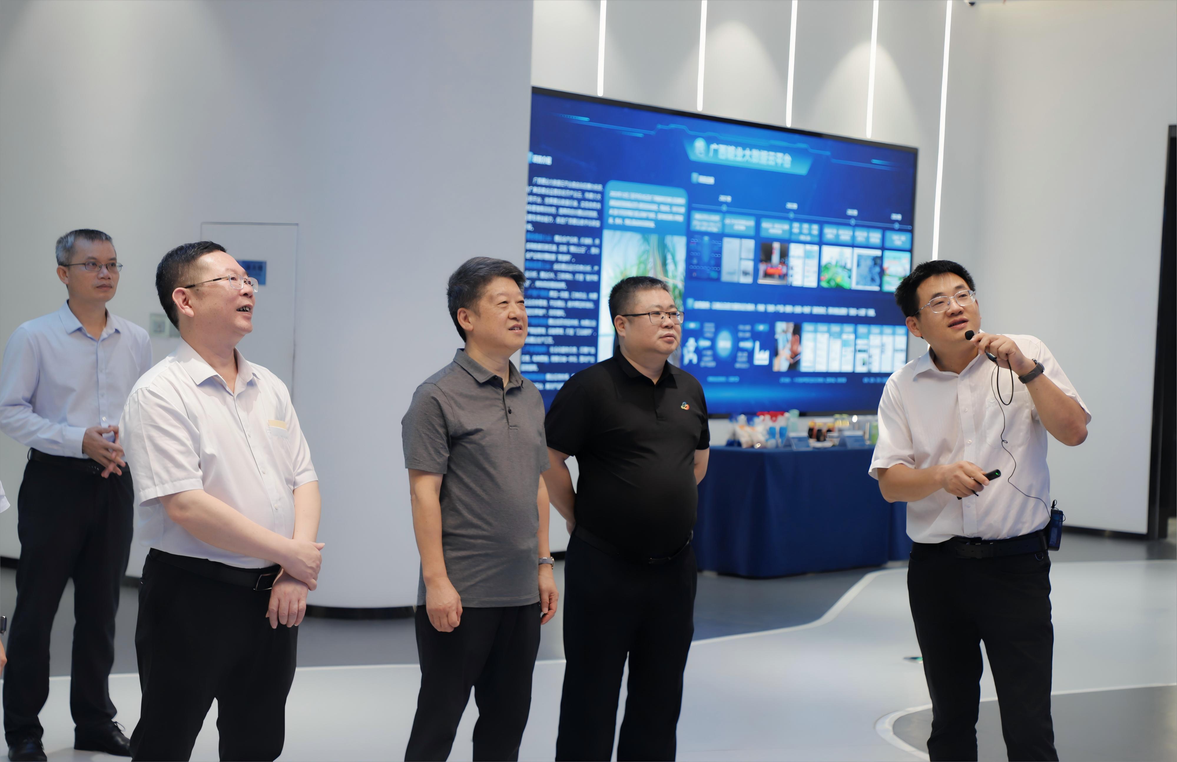 贵州省政协副主席、致公党贵州省委主委孙诚谊一行到集团888集团调研